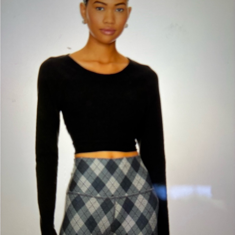 NWOT / Beyond Yoga Black Long Sleeve Crop Top